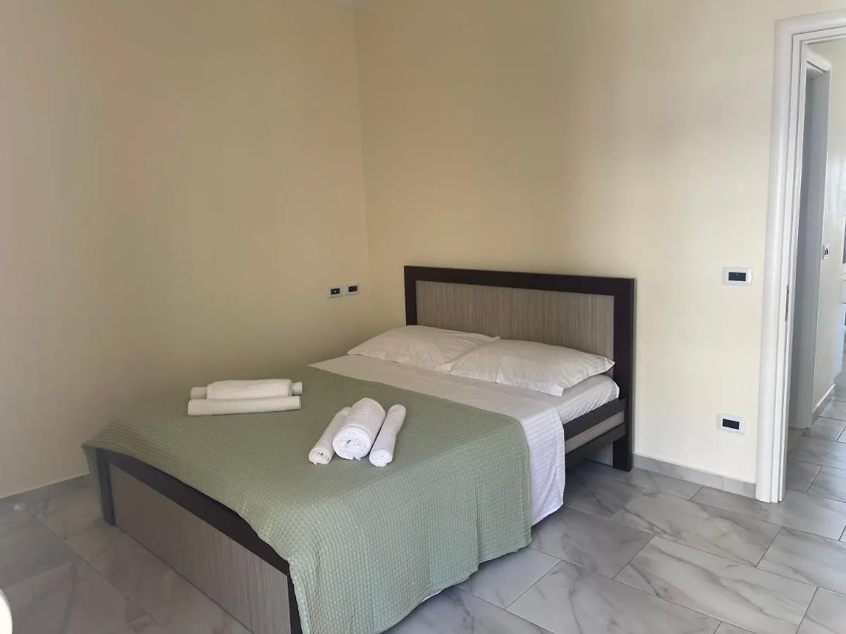 Max'S Apartment Sarande Albania